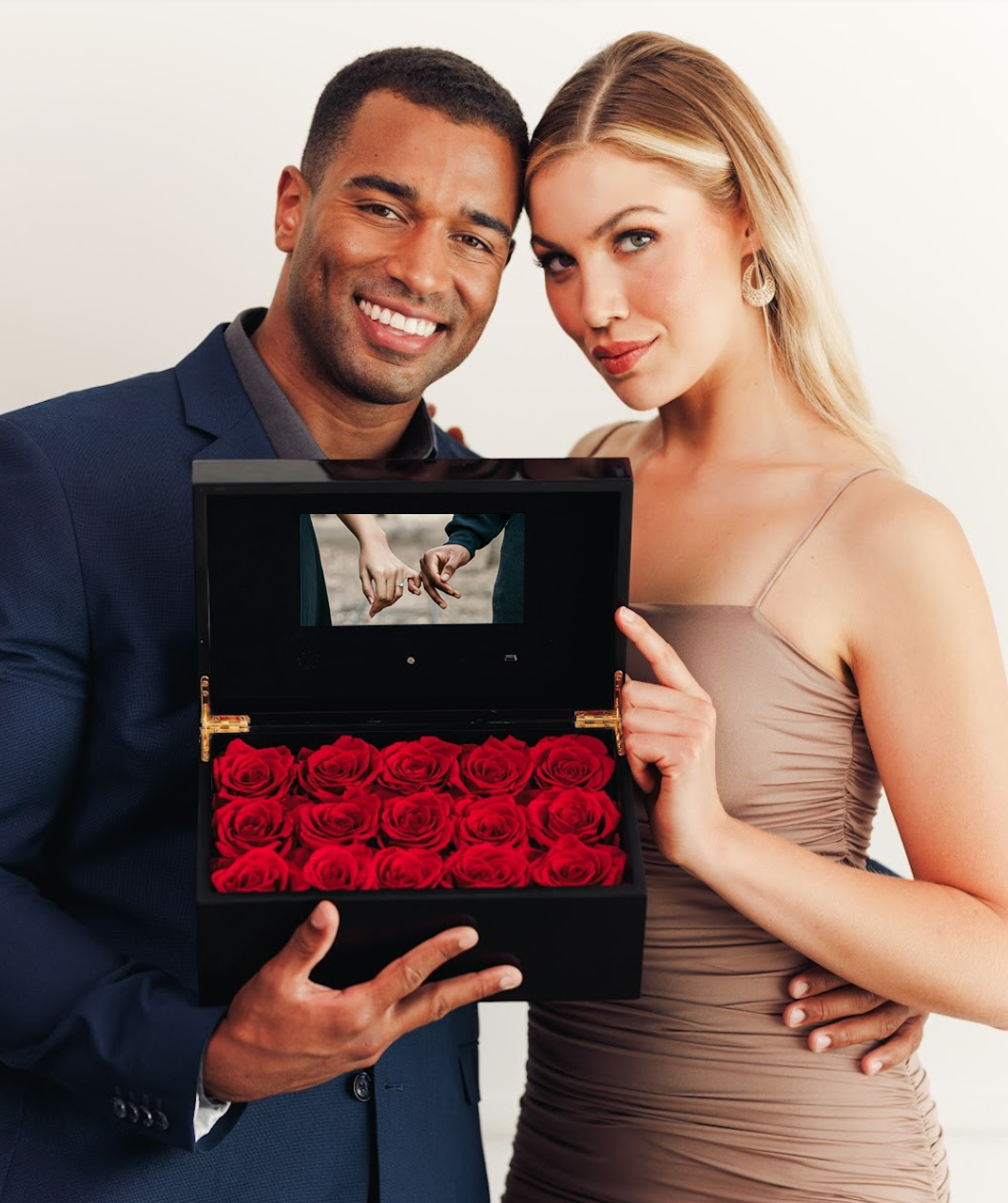 Verona Roses | 15 Preserved Roses Luxury Box with Personalized Video Screen